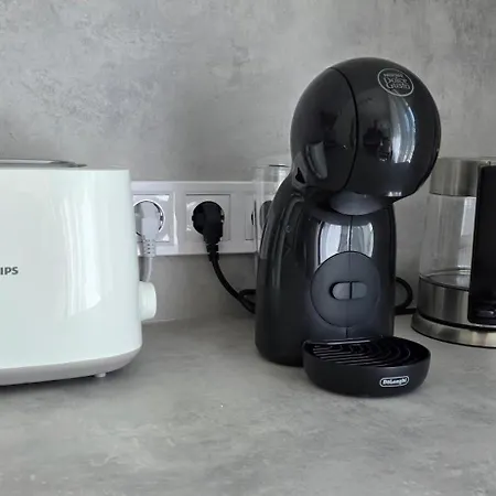 Charming Seaside Escape アパート *