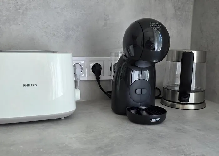 Charming Seaside Escape Apartment *